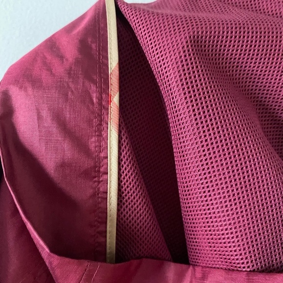 Women’s Burberry Coat with hood and certificate of Authenticity - Picture 6 of 12